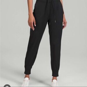 LuluLemon Women’s Fleece-Lined Black Joggers Size 4